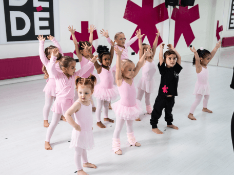 De allerkleinste groepsfoto bij de level 0-1 dance balletgroep