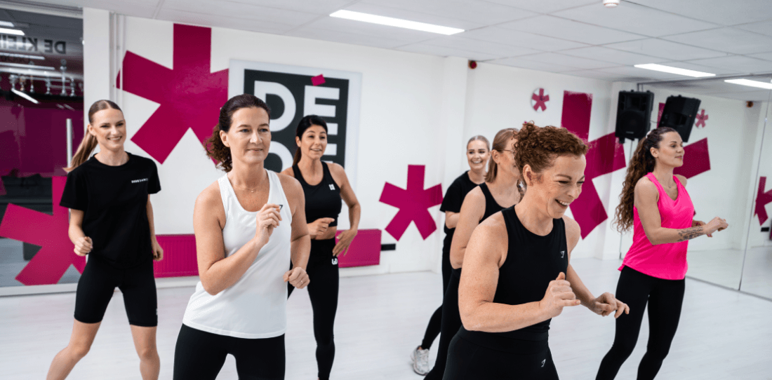 Groep lachende dames dansend tijdens Fiesta WorkOut
